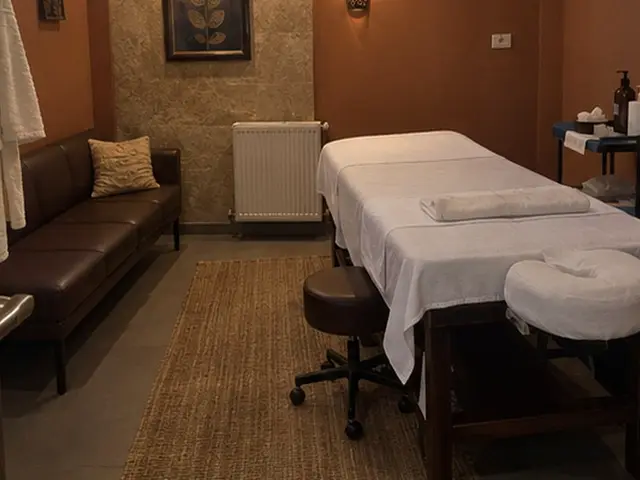 Deri kanepeli, halılı masaj odası — Ayvansaray, Masaj Salonun
